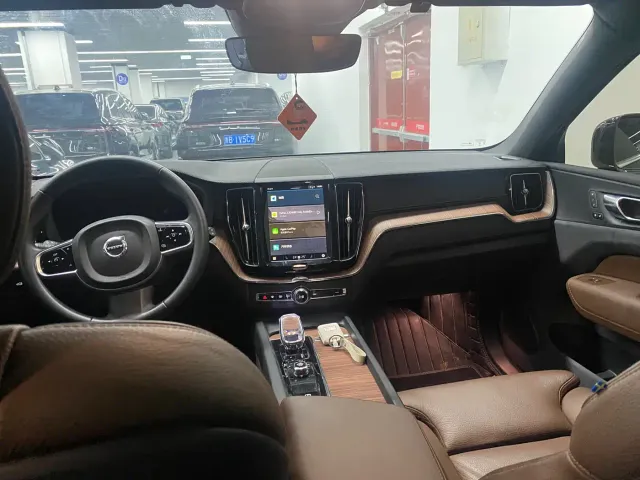 Volvo XC60 — Фото автомобиля 4