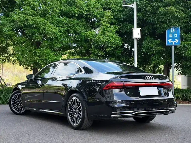 Audi A7L — Фото автомобиля 8