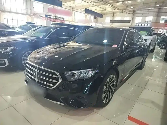 Фотография автомобиля — Mercedes-Benz E-Class