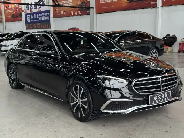 Mercedes-Benz E-Class — Фото автомобиля 3