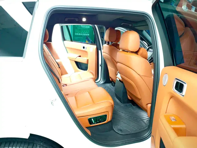 Li Auto L7 — Фото автомобиля 12