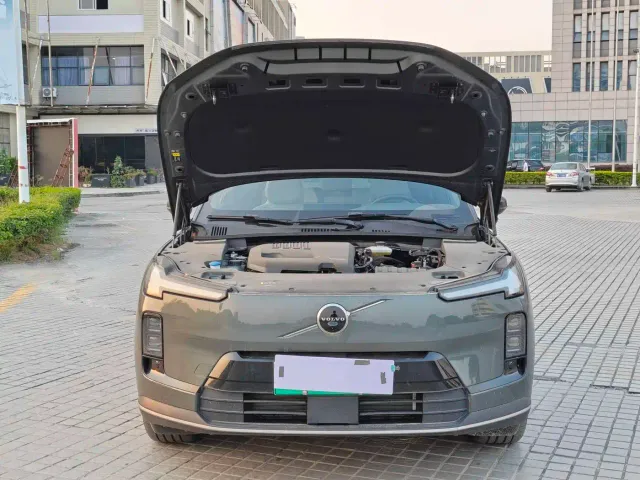 Volvo XC70 Plug-in Hybrid — Фото автомобиля 14