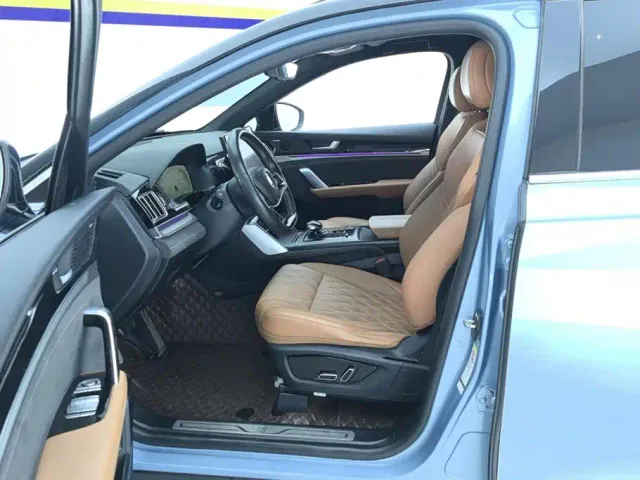 BYD Tang — Фото автомобиля 9