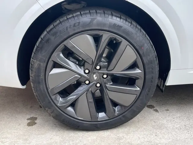 Li Auto L6 — Фото автомобиля 14