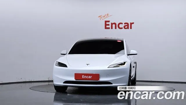 Tesla Model 3 — Фото автомобиля 3