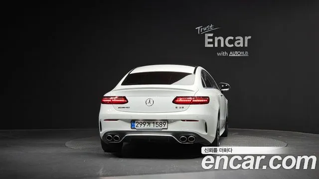 Mercedes-Benz E-Class — Фото автомобиля 4