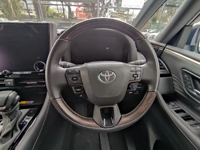 Toyota Alphard — Фото автомобиля 6