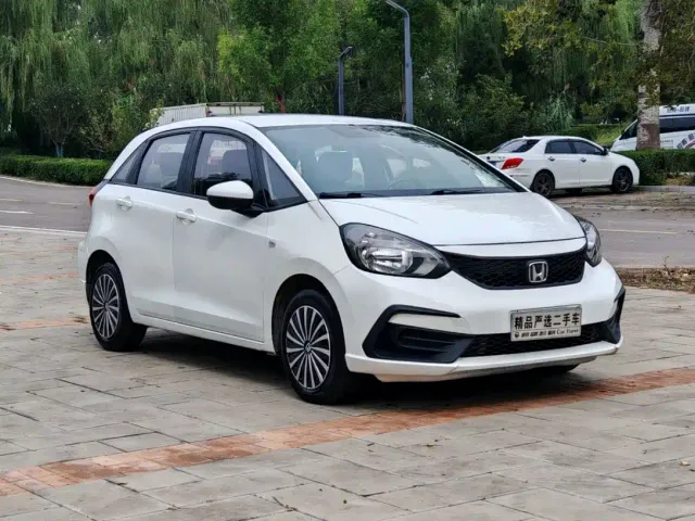 Honda Fit — Фото автомобиля 3