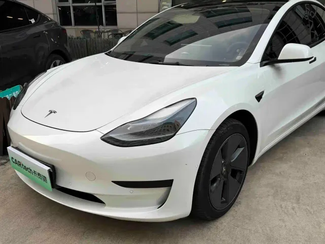 Tesla Model 3 — Фото автомобиля 5
