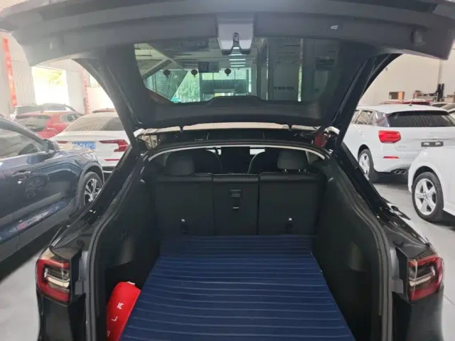 Tesla Model Y — Фото автомобиля 18