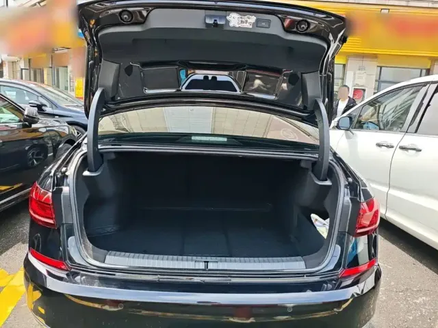 Volkswagen Passat — Фото автомобиля 14