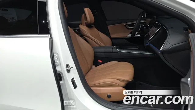 Mercedes-Benz E-Class — Фото автомобиля 11