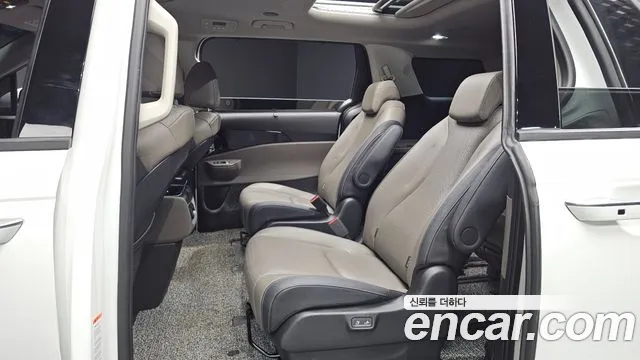 Kia Carnival Generation 4 — Фото автомобиля 17