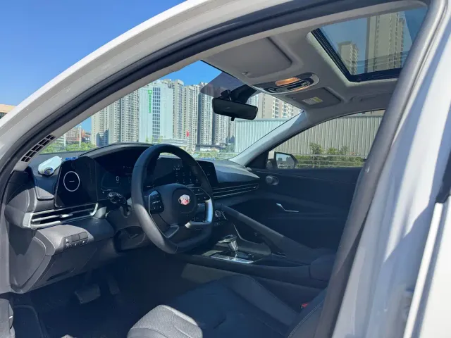 Hyundai Elantra — Фото автомобиля 8