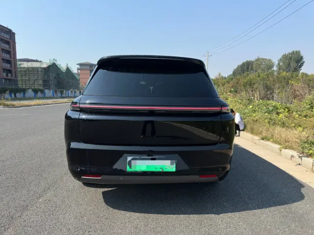 Li Auto L8 — Фото автомобиля 28