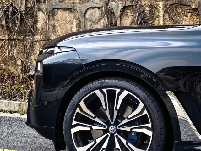 BMW BMW X7 M60i 2023 xDrive M60i — Фото автомобиля 12