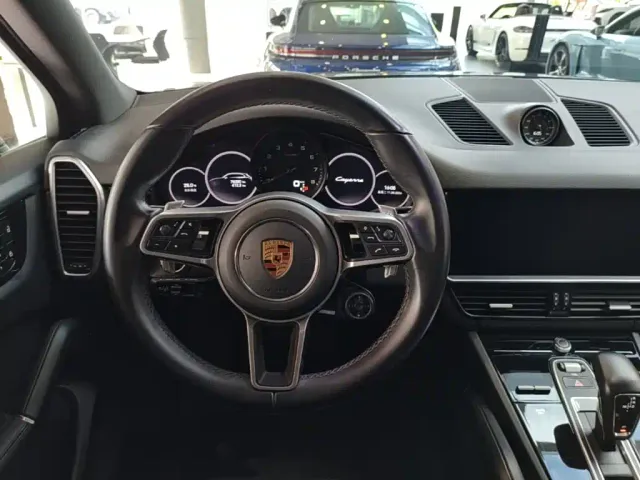 Porsche Cayenne — Фото автомобиля 16