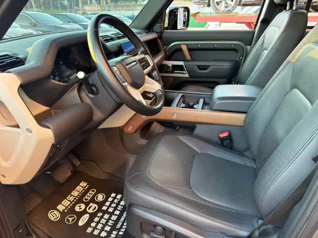 Land Rover Defender — Фото автомобиля 7