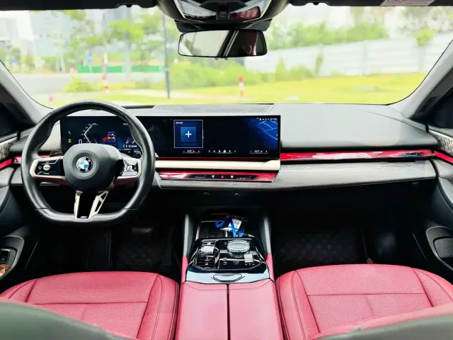 BMW BMW 5 Series 2024 530Li Premium M Sport Package — Фото автомобиля 21