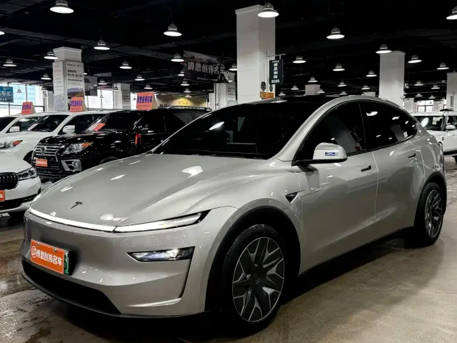 Фотография автомобиля — Tesla Model Y L