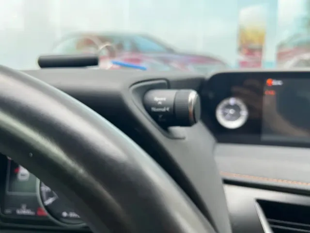 Lexus UX — Фото автомобиля 11