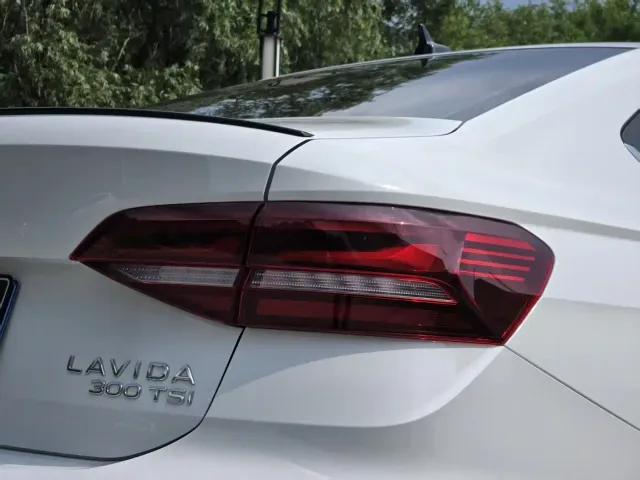 Volkswagen Lavida — Фото автомобиля 16