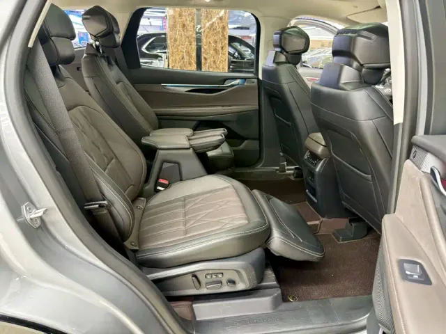 Ford Edge — Фото автомобиля 3