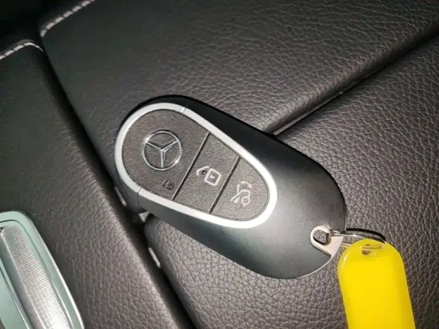 Mercedes-Benz EQE SUV — Фото автомобиля 8