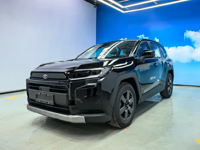 Toyota RAV4 — Фото автомобиля 3