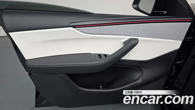 Tesla Model Y — Фото автомобиля 12