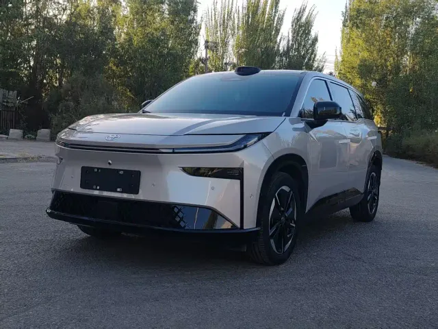 Фотография автомобиля — Toyota BoZhi 3X