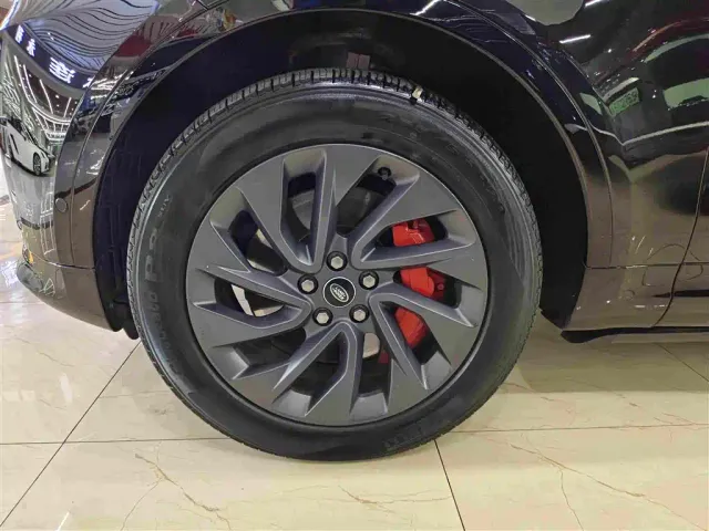 Land Rover Discovery — Фото автомобиля 10