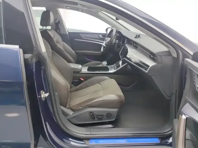 Audi A7L — Фото автомобиля 8