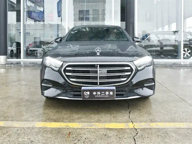 Mercedes-Benz E-Class — Фото автомобиля 3