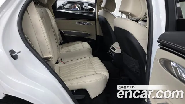 Genesis GV70 — Фото автомобиля 17