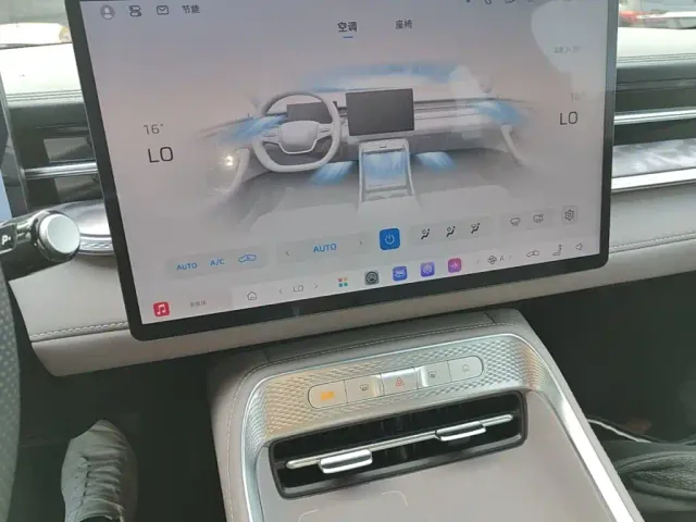 Roewe M7 DMH — Фото автомобиля 12