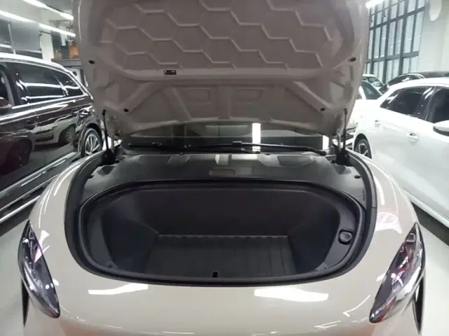 Xiaomi SU7 — Фото автомобиля 19