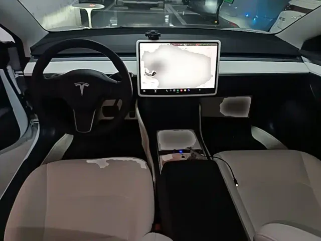 Tesla Model 3 — Фото автомобиля 9