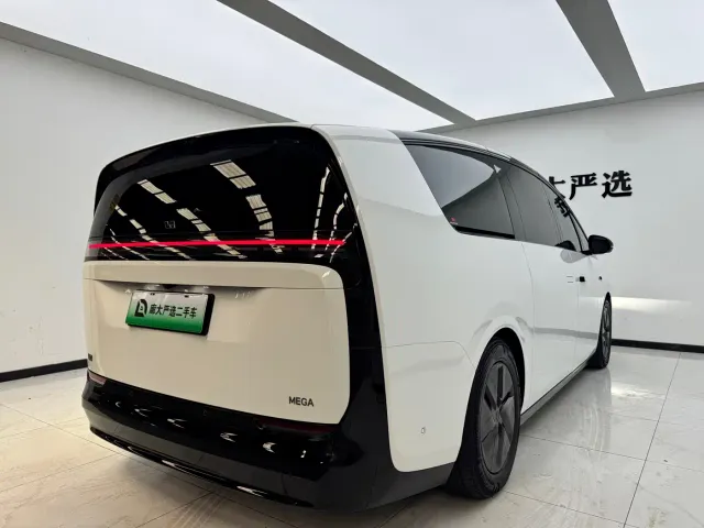 Li Auto MEGA — Фото автомобиля 6