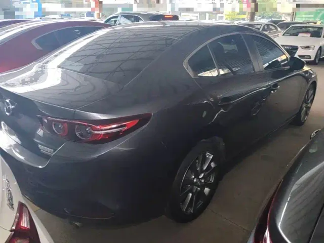 Mazda Axela — Фото автомобиля 6