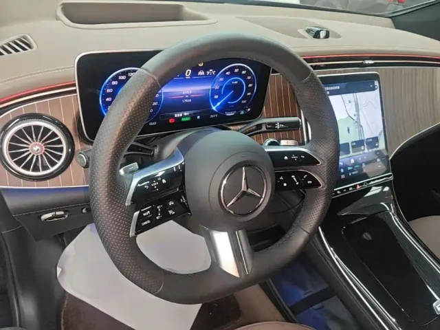 Mercedes-Benz EQE SUV — Фото автомобиля 9