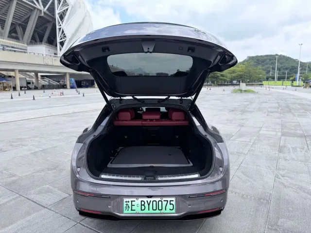 Zeekr 007 GT — Фото автомобиля 10