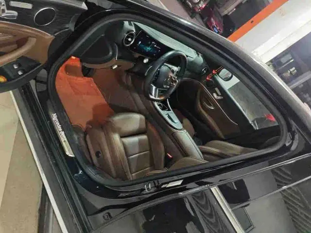Mercedes-Benz E-Class — Фото автомобиля 3