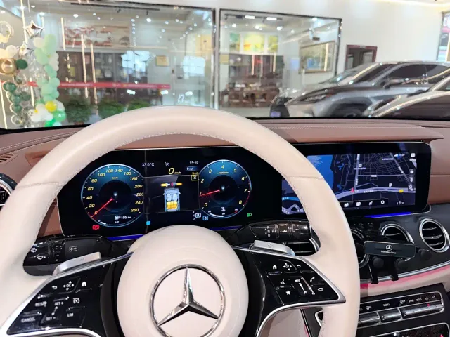 Mercedes-Benz E-Class — Фото автомобиля 10