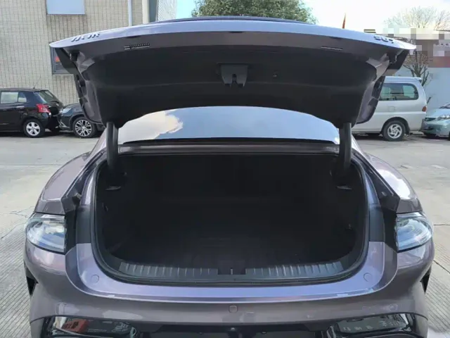 Xiaomi SU7 — Фото автомобиля 18