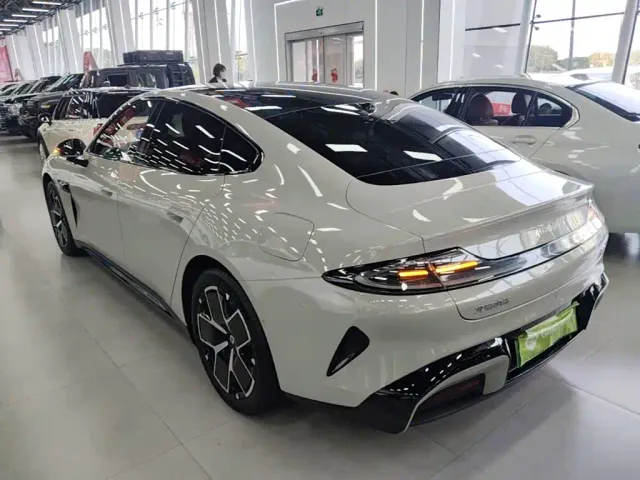 Xiaomi SU7 — Фото автомобиля 4