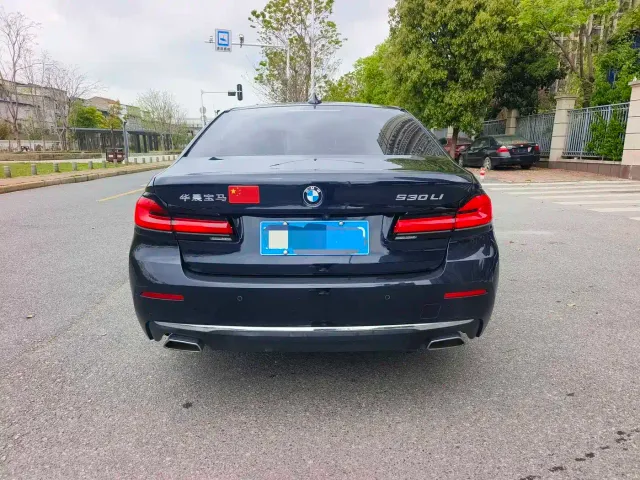 BMW 5 Series — Фото автомобиля 5