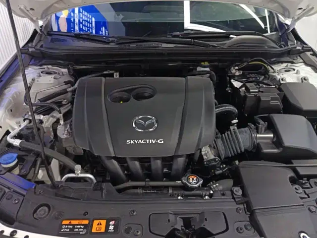 Mazda Axela — Фото автомобиля 10