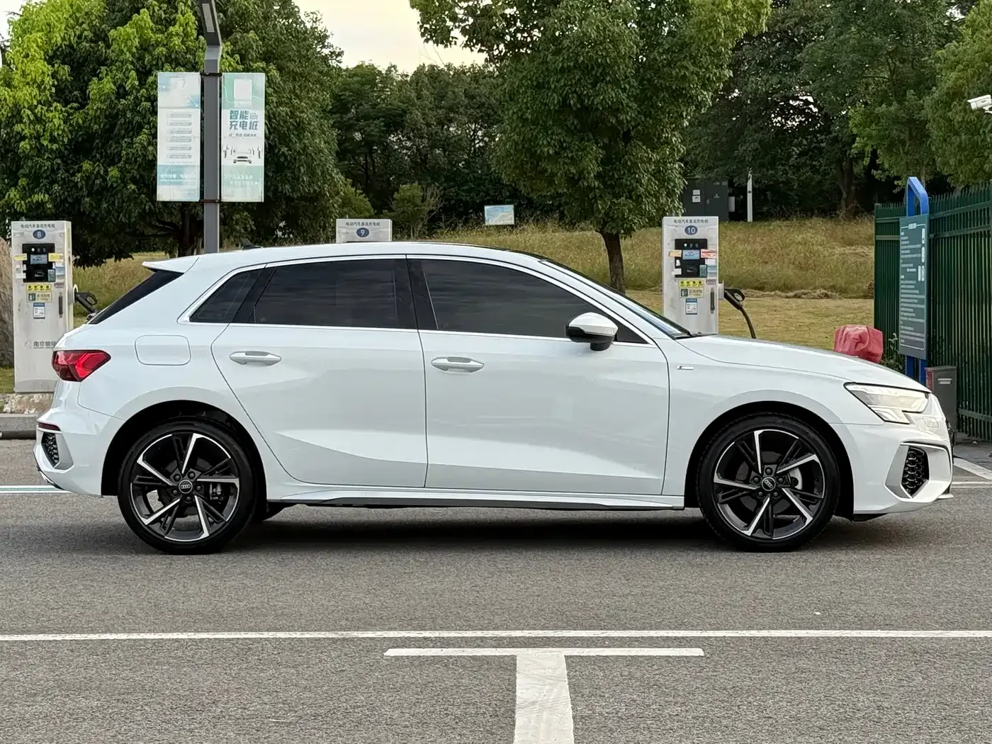 Audi Audi A3 2023 Facelift Sportback 35 TFSI Fashion Sport — Фото автомобиля 4