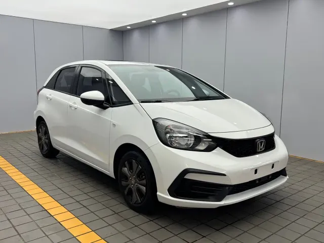Honda Fit — Фото автомобиля 3